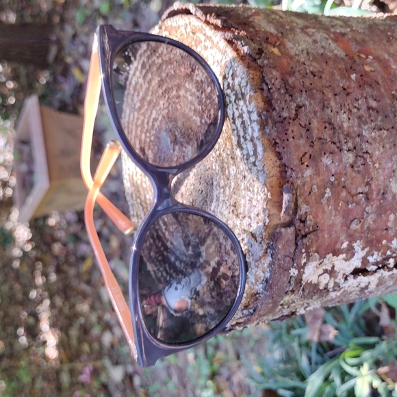 🦋🏵️🦋Sunnies - Picture 1 of 8